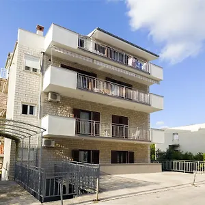 Lucia Apartamento